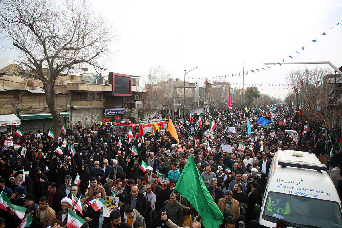 Rapora wenêyan| Civîna meşa bi coş a 22’ê Behmenê ya bajarê Qumê li nêzî mezargeha Hezretî Mesûme (S)