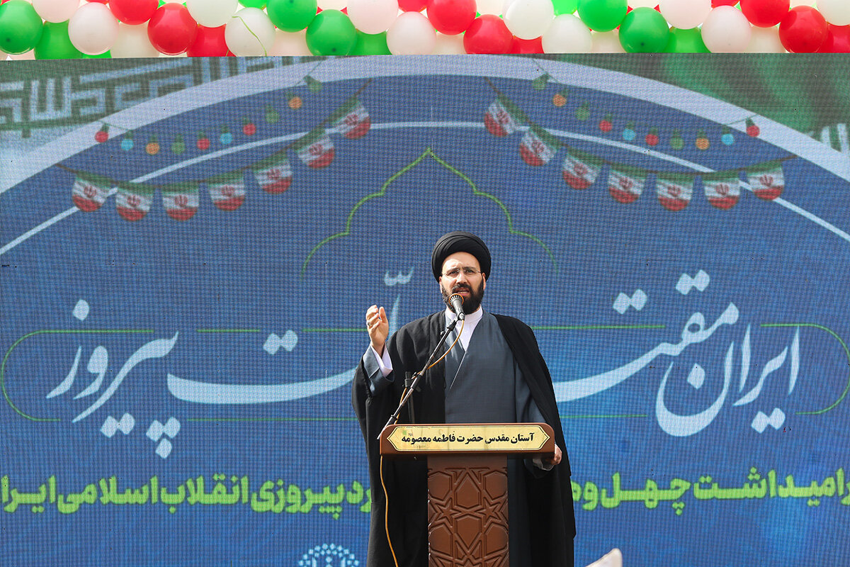 Rapora wenêyan| Civîna meşa bi coş a 22’ê Behmenê ya bajarê Qumê li nêzî mezargeha Hezretî Mesûme (S)