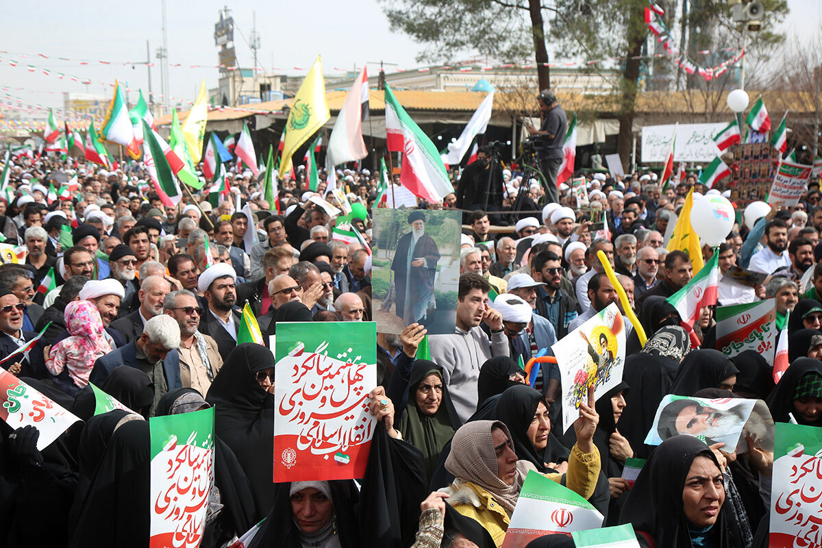 Rapora wenêyan| Civîna meşa bi coş a 22’ê Behmenê ya bajarê Qumê li nêzî mezargeha Hezretî Mesûme (S)