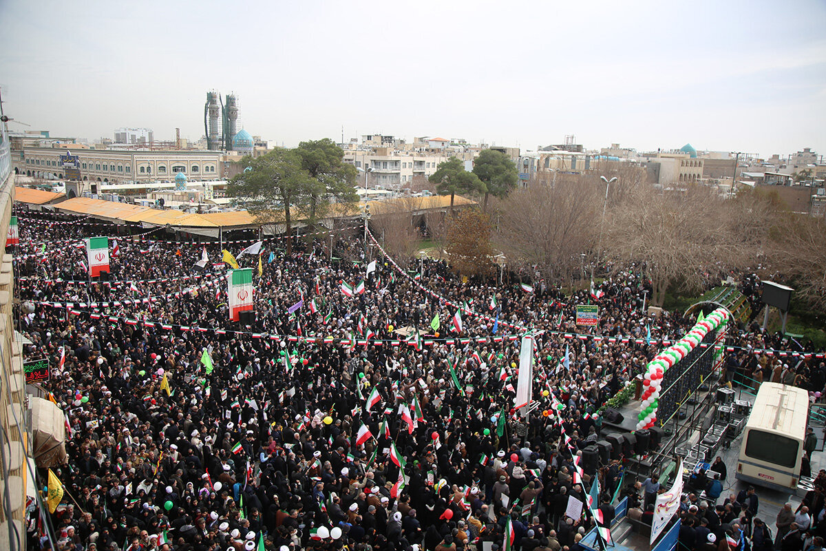 Rapora wenêyan| Civîna meşa bi coş a 22’ê Behmenê ya bajarê Qumê li nêzî mezargeha Hezretî Mesûme (S)