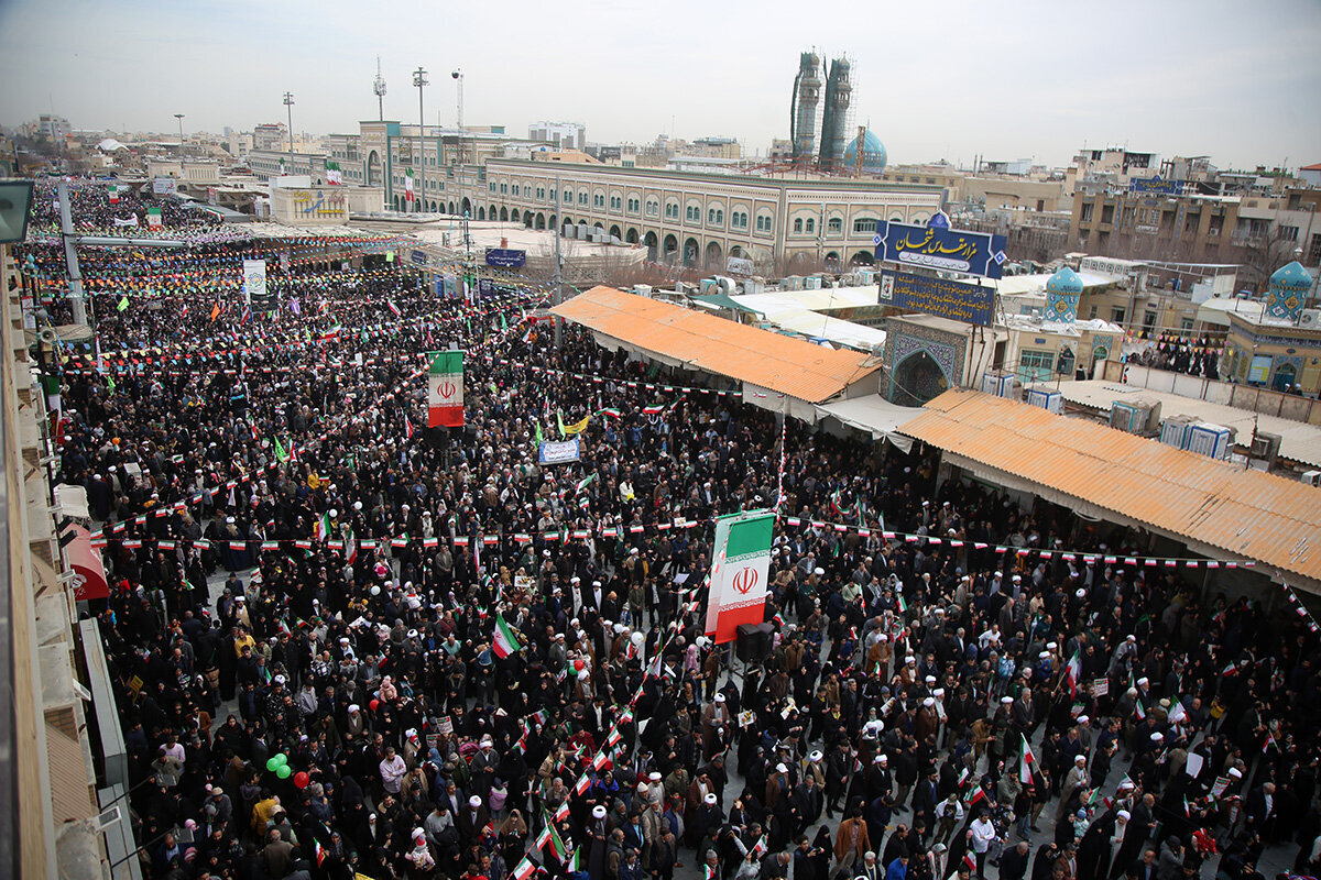 Rapora wenêyan| Civîna meşa bi coş a 22’ê Behmenê ya bajarê Qumê li nêzî mezargeha Hezretî Mesûme (S)