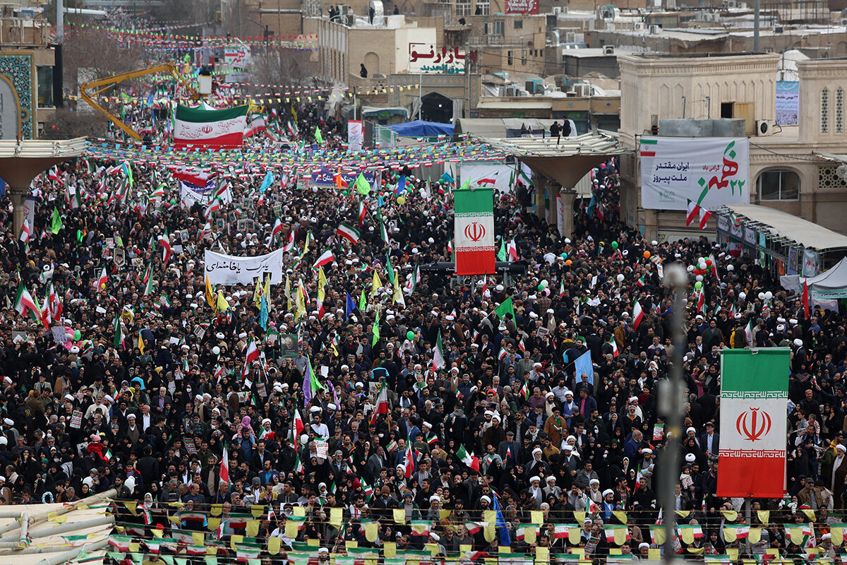 Rapora wenêyan| Civîna meşa bi coş a 22’ê Behmenê ya bajarê Qumê li nêzî mezargeha Hezretî Mesûme (S)