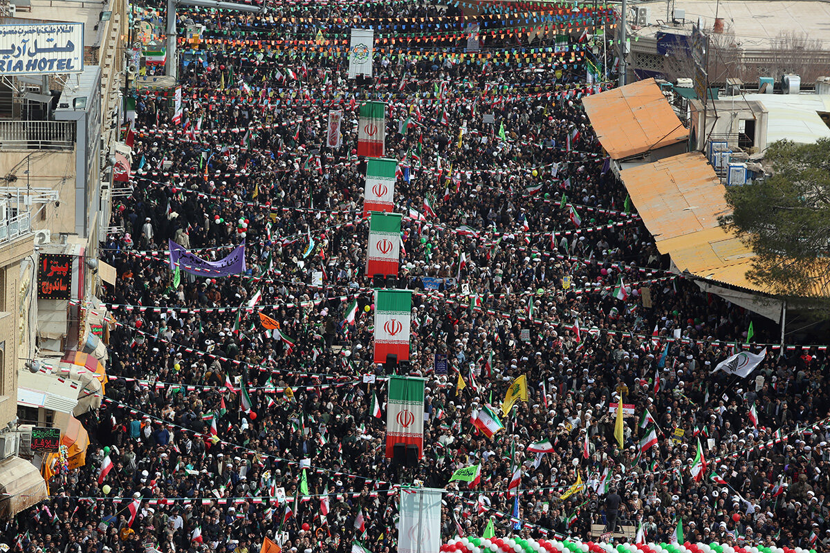 Rapora wenêyan| Civîna meşa bi coş a 22’ê Behmenê ya bajarê Qumê li nêzî mezargeha Hezretî Mesûme (S)