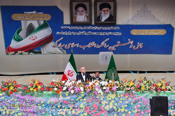 تقرير مصور/ الرئيس الإيراني يلقي كلمة بذكرى انتصار الثورة الاسلامية في البلاد