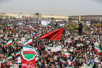 تقرير مصور/ مسيرات جماهيرية في مدينة اصفهان بذكرى انتصار الثورة الاسلامية المباركة في إيران
