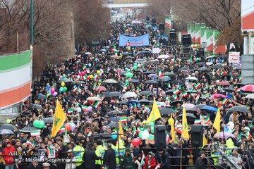 تقرير مصور/ مدينة تبريز تشهد مسيرات شعبية بذكرى انتصار الثورة الاسلامية المباركة في إيران