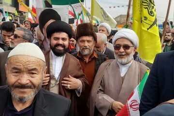 گزارش تصویری | حضور پرشور مهاجرین افغانستانی در راهپیمایی ۲۲ بهمن، از شیراز تا مشهد