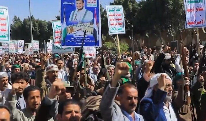 یمنی‌ها سالگرد خروج تفنگداران آمریکایی از صنعاء را گرامی داشتند