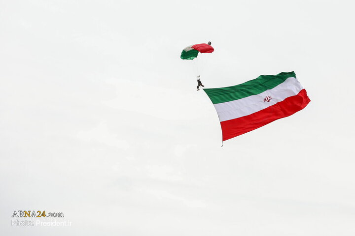 تقرير مصور/ الرئيس الإيراني يلقي كلمة بذكرى انتصار الثورة الاسلامية في البلاد