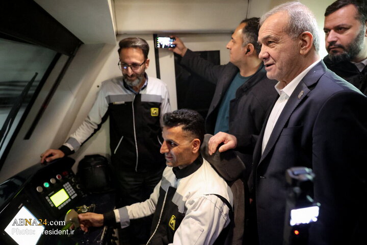 تقرير مصور/ الرئيس الإيراني يلقي كلمة بذكرى انتصار الثورة الاسلامية في البلاد