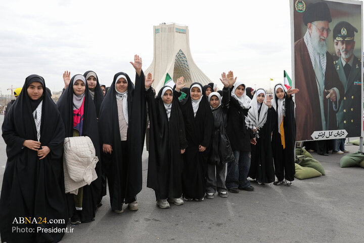 تقرير مصور/ الرئيس الإيراني يلقي كلمة بذكرى انتصار الثورة الاسلامية في البلاد