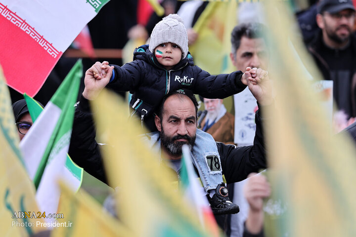 تقرير مصور/ الرئيس الإيراني يلقي كلمة بذكرى انتصار الثورة الاسلامية في البلاد