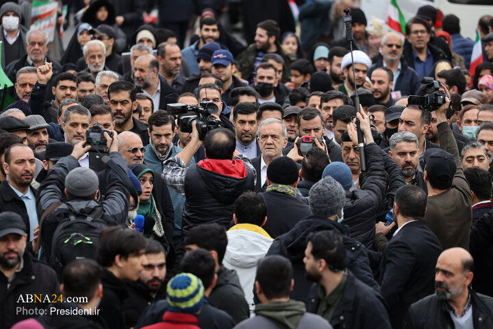 تقرير مصور/ الرئيس الإيراني يلقي كلمة بذكرى انتصار الثورة الاسلامية في البلاد