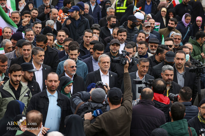 تقرير مصور/ الرئيس الإيراني يلقي كلمة بذكرى انتصار الثورة الاسلامية في البلاد