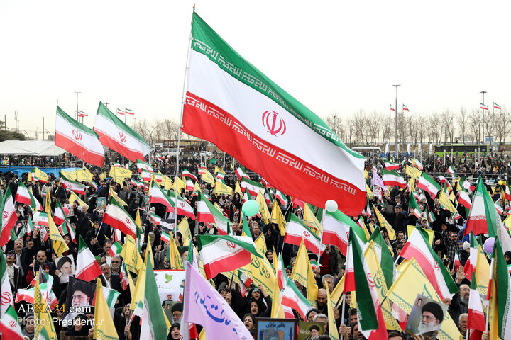 تقرير مصور/ الرئيس الإيراني يلقي كلمة بذكرى انتصار الثورة الاسلامية في البلاد