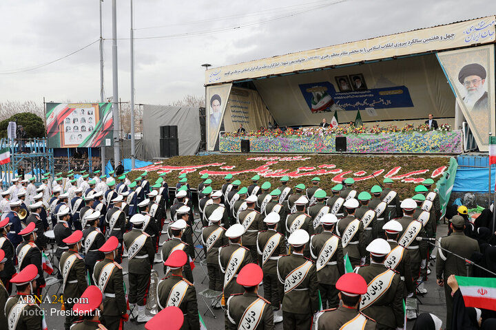 تقرير مصور/ الرئيس الإيراني يلقي كلمة بذكرى انتصار الثورة الاسلامية في البلاد