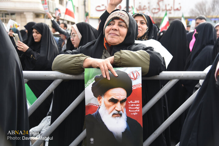 تقرير مصور/ مسيرات "يوم ا لله" 22 بهمن بمدينة مشهد بذكرى انتصار الثورة الاسلامية المباركة في إيران