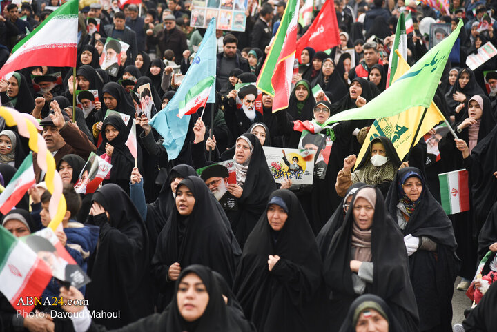 تقرير مصور/ مسيرات "يوم ا لله" 22 بهمن بمدينة مشهد بذكرى انتصار الثورة الاسلامية المباركة في إيران