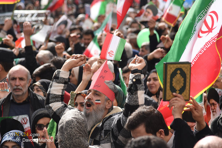 تقرير مصور/ مسيرات "يوم ا لله" 22 بهمن بمدينة مشهد بذكرى انتصار الثورة الاسلامية المباركة في إيران