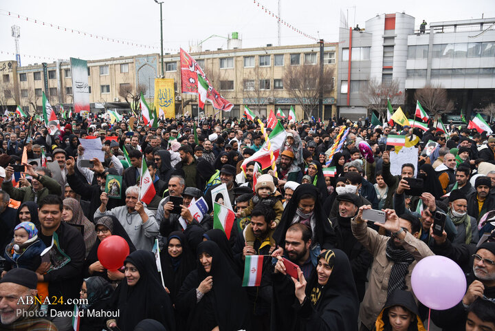 تقرير مصور/ مسيرات "يوم ا لله" 22 بهمن بمدينة مشهد بذكرى انتصار الثورة الاسلامية المباركة في إيران