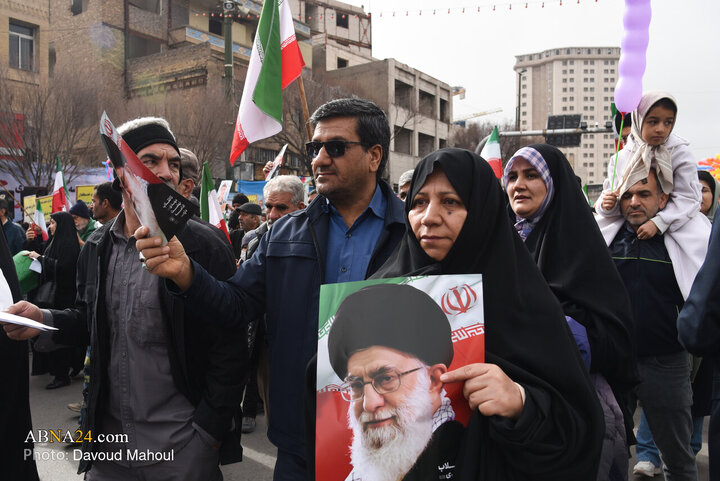 تقرير مصور/ مسيرات "يوم ا لله" 22 بهمن بمدينة مشهد بذكرى انتصار الثورة الاسلامية المباركة في إيران