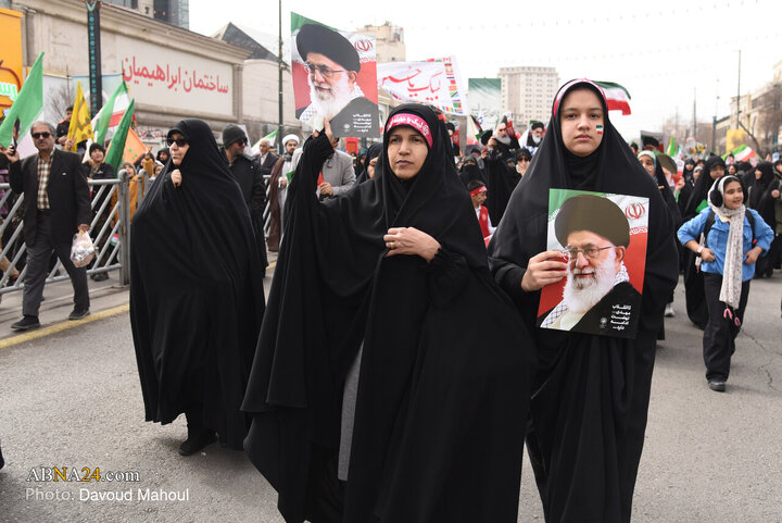 تقرير مصور/ مسيرات "يوم ا لله" 22 بهمن بمدينة مشهد بذكرى انتصار الثورة الاسلامية المباركة في إيران