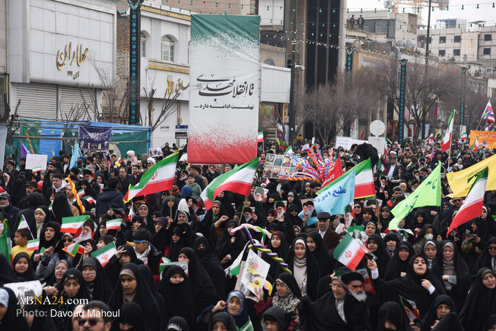 تقرير مصور/ مسيرات "يوم ا لله" 22 بهمن بمدينة مشهد بذكرى انتصار الثورة الاسلامية المباركة في إيران