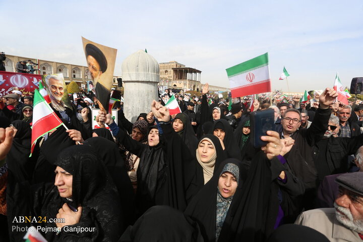 تقرير مصور/ مسيرات جماهيرية في مدينة اصفهان بذكرى انتصار الثورة الاسلامية المباركة في إيران