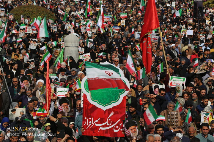 تقرير مصور/ مسيرات جماهيرية في مدينة اصفهان بذكرى انتصار الثورة الاسلامية المباركة في إيران