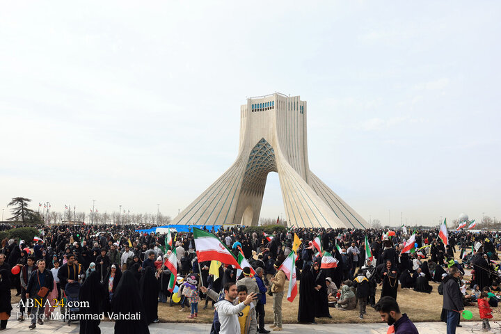 تقرير مصور/ حضور مميز بالعاصمة طهران بذكرى انتصار الثورة الاسلامية المباركة في إيران