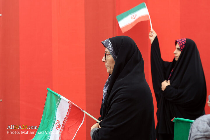 تقرير مصور/ مشاركة واسعة بمدينة قم بذكرى انتصار الثورة الاسلامية المباركة في إيران