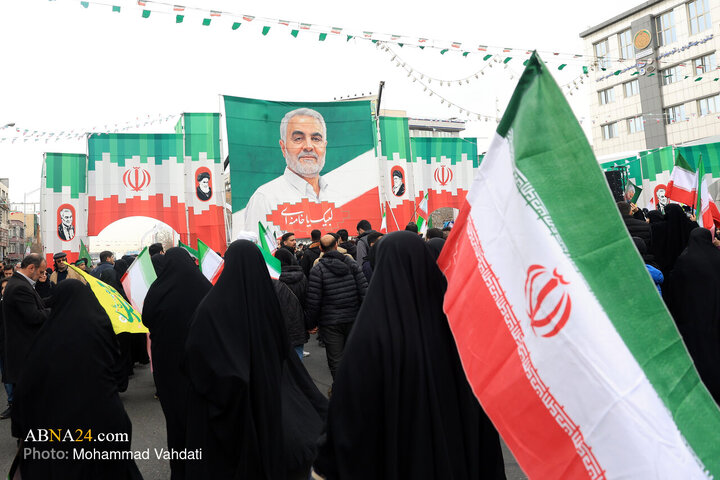 تقرير مصور/ مشاركة واسعة بمدينة قم بذكرى انتصار الثورة الاسلامية المباركة في إيران