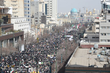 Fotos | Povo de Mashhad demonstra sua força nacional na marcha de 22 de Bahman
