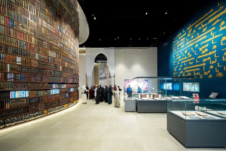 نمایش یک نسخه نادر از «مصحف آبی» در موزه قرآن مکه