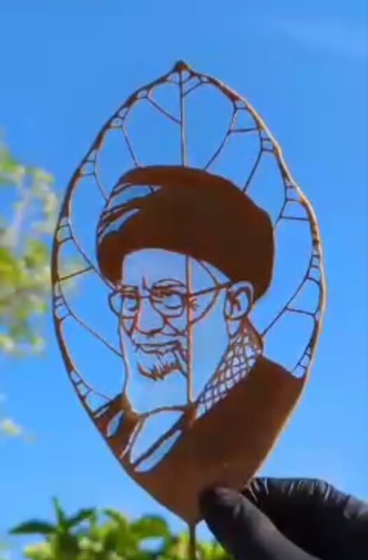 Video: Sketsa Wajah Ayatulah Khamenei dalam Ukiran Daun