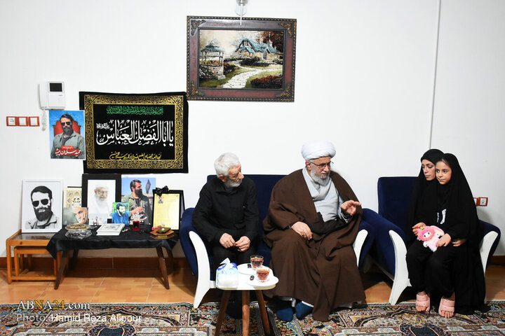 تقرير مصور/ آية الله رمضاني يزور عائلة (شهيد الوطن) في مدينة جيلان الايرانية