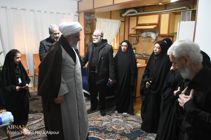 تقرير مصور/ آية الله رمضاني يزور عائلة (شهيد الوطن) في مدينة جيلان الايرانية