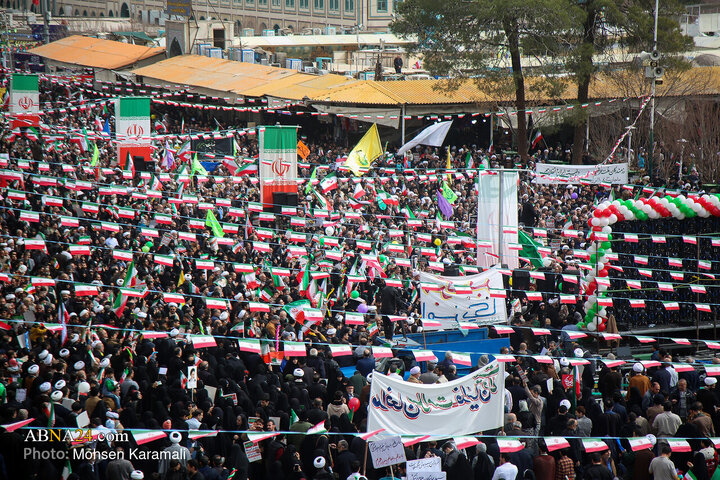 تقرير مصور/ حضور حماسي لأهالي قم بمناسبة يوم الله 22 بهمن بذكرى انتصار الثورة الاسلامية