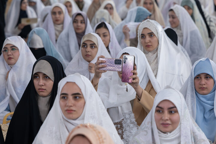 Photos: Mass wedding of 1,500 university couples held at Imam Reza Holy Shrine