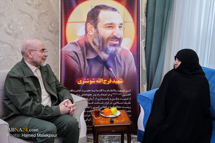 حضور دکتر قالیباف در منزل شهید فرج‌الله شوشتری