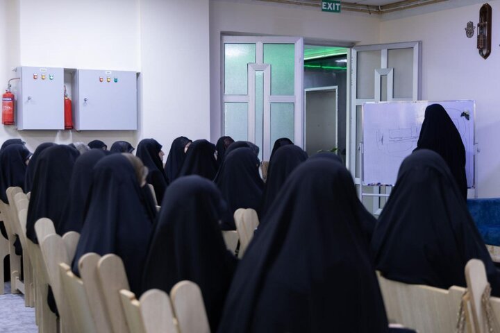 تقرير مصور/ إقامة حفل التكليف الشرعي للفتيات ضمن مشروع الورود الفاطمية للعتبة العباسية