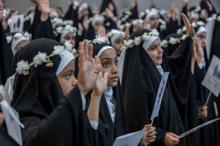 تقرير مصور/ إقامة حفل التكليف الشرعي للفتيات ضمن مشروع الورود الفاطمية للعتبة العباسية