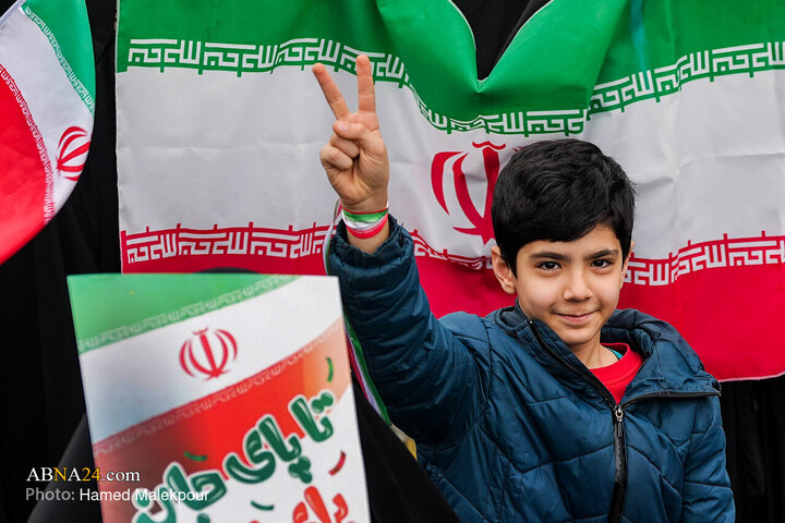 دکتر محمدباقر قالیباف، رئیس مجلس شورای اسلامی، صبح امروز همزمان با فرارسیدن چهل و هفتمین سالروز پیروزی شکوهمند انقلاب اسلامی ایران، در راهپیمایی باشکوه یوم‌الله ۲۲ بهمن در تهران حضور یافت.