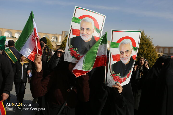 راهپیمایی چهل و هفتمین سالروز پیروزی انقلاب اسلامی، چهارشنبه (۲۲ بهمن ۱۴۰۴) همزمان در اصفهان و سراسر کشور با حضور اقشار مختلف مردم آغاز شد.