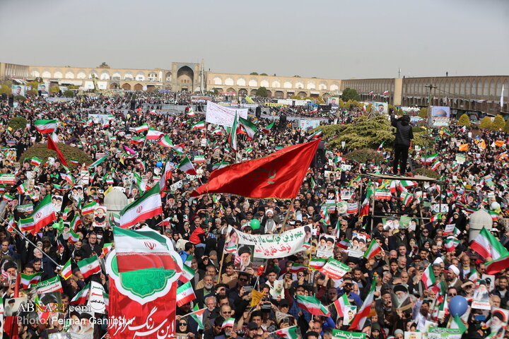 راهپیمایی چهل و هفتمین سالروز پیروزی انقلاب اسلامی، چهارشنبه (۲۲ بهمن ۱۴۰۴) همزمان در اصفهان و سراسر کشور با حضور اقشار مختلف مردم آغاز شد.
