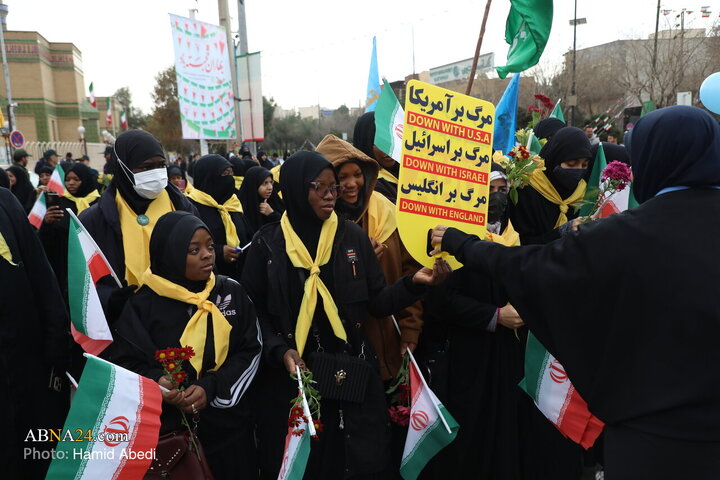 راهپیمایی چهل و هفتمین سالروز پیروزی انقلاب اسلامی، چهارشنبه (۲۲ بهمن ۱۴۰۴) همزمان در قم و سراسر کشور با حضور اقشار مختلف مردم آغاز شد.