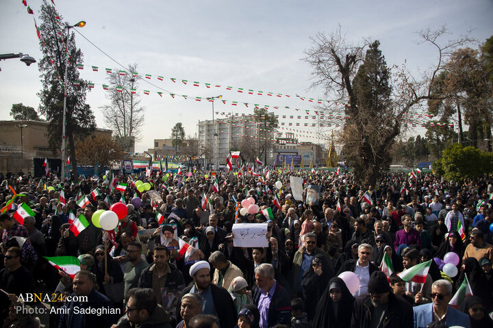 راهپیمایی چهل و هفتمین سالروز پیروزی انقلاب اسلامی، چهارشنبه (۲۲ بهمن ۱۴۰۴) همزمان در شیراز و سراسر کشور با حضور اقشار مختلف مردم آغاز شد.