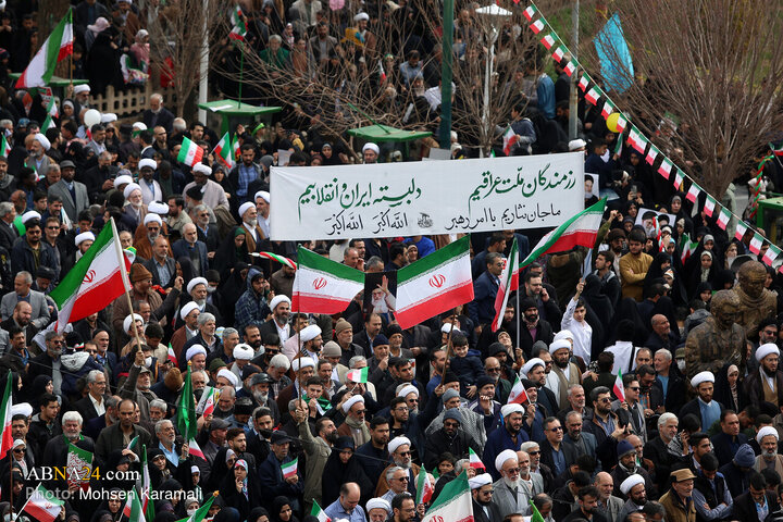 راهپیمایی چهل و هفتمین سالروز پیروزی انقلاب اسلامی، چهارشنبه (۲۲ بهمن ۱۴۰۴) همزمان در قم و سراسر کشور با حضور اقشار مختلف مردم آغاز شد.