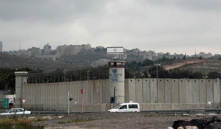 حماس: بدرفتاری با زندانیان در زندان عوفر، جنایت جنگی است