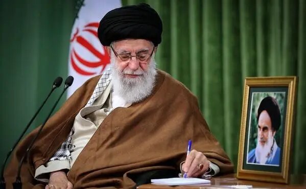 Imam Khamenei: Eight-year Sacred Defense was proud test for Iranian nation